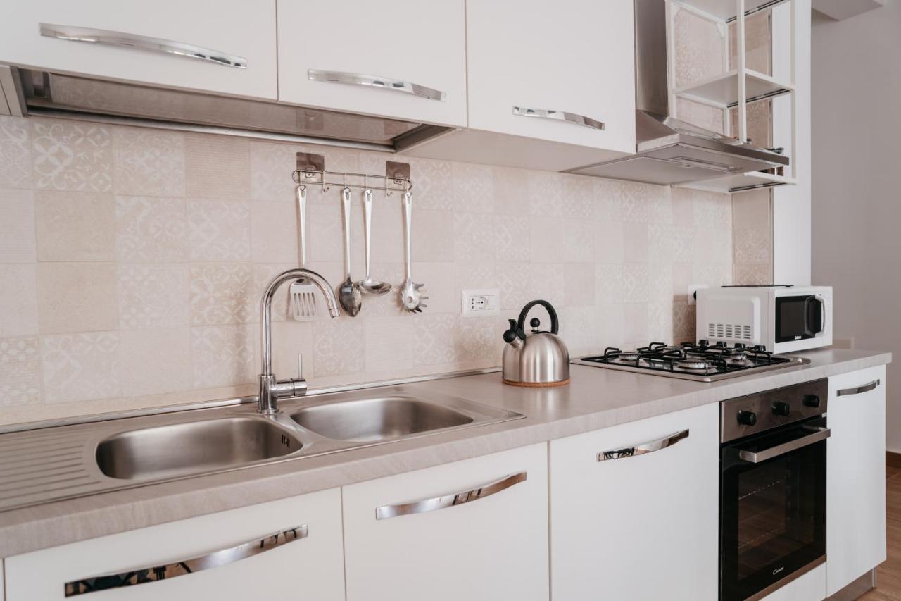 Апартаменты Brombeis Aurea By Casanapoletana - Town Center Неаполь Экстерьер фото