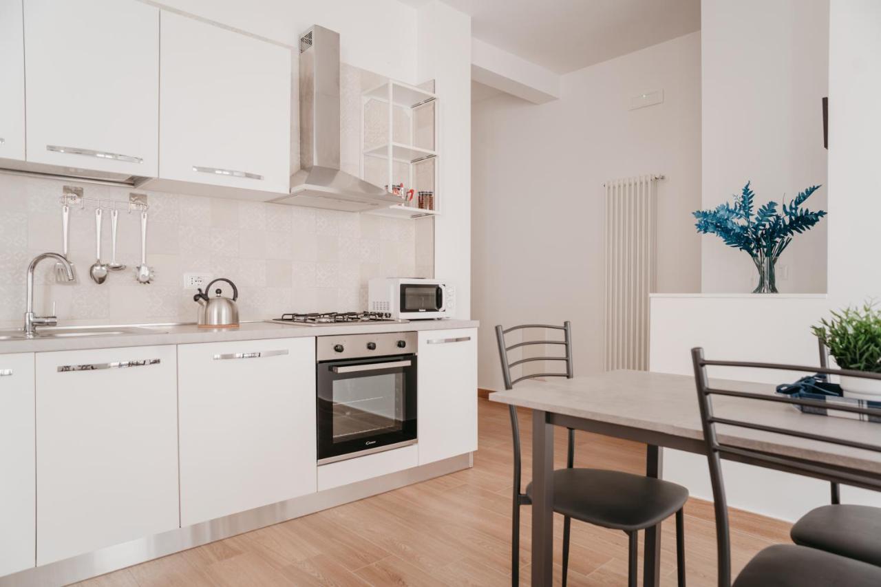 Апартаменты Brombeis Aurea By Casanapoletana - Town Center Неаполь Экстерьер фото